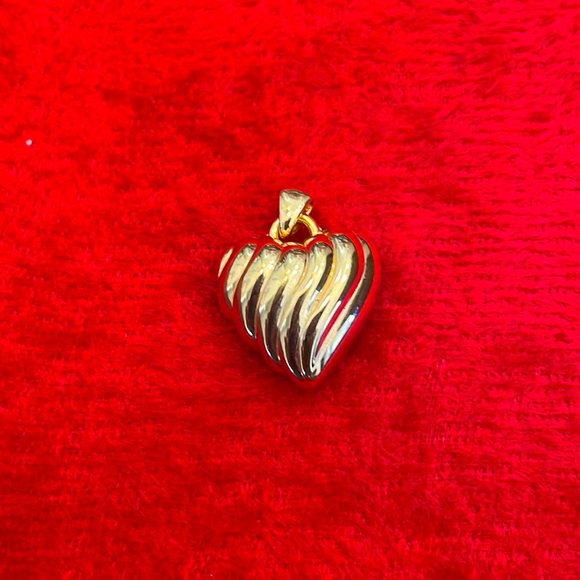 14K Fluted Puff Heart Pendant on Gold-Filled Necklace 1 inch big - Picture 4 of 7
